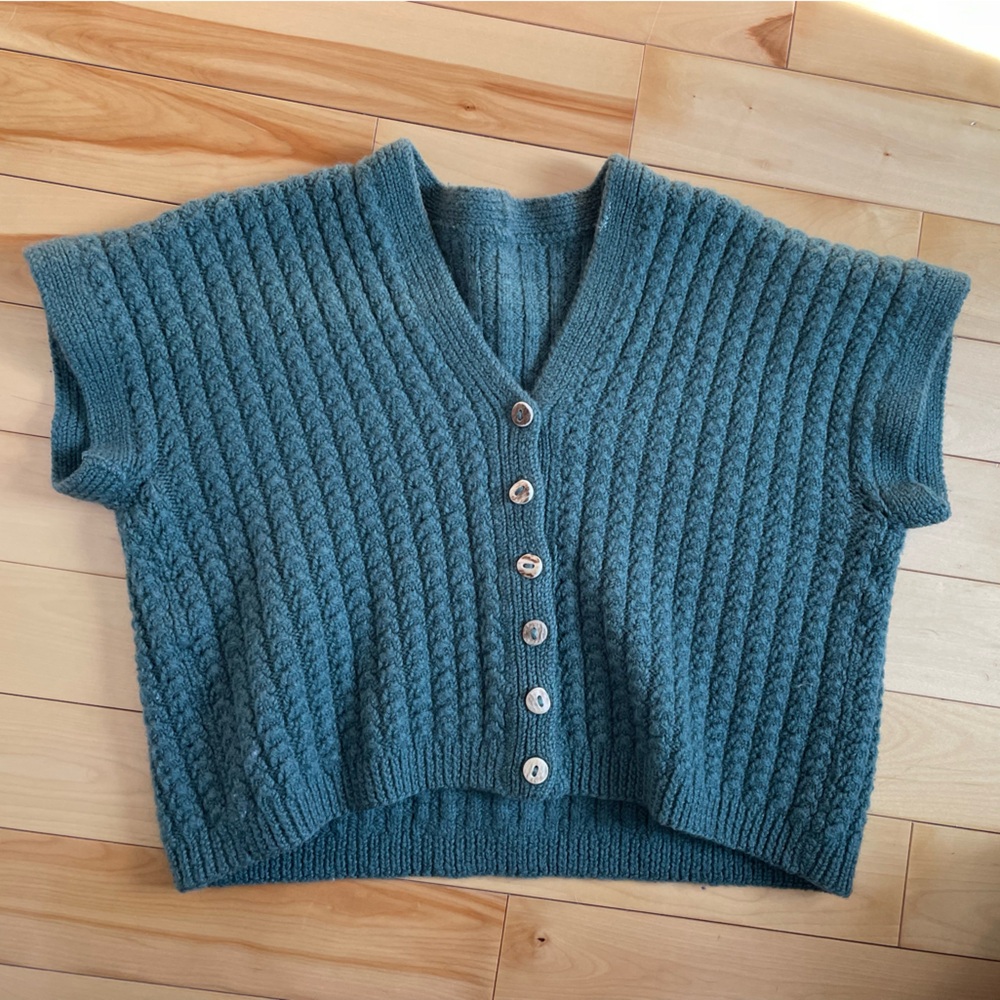 Sweater vest